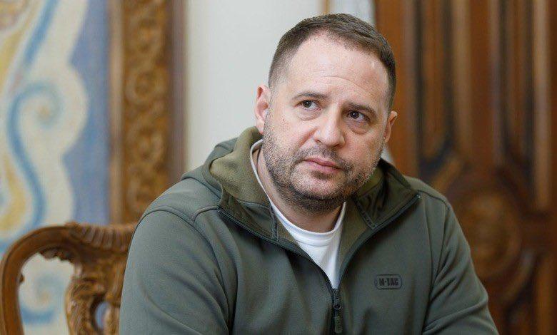 乌克兰国家反腐败局搜查了叶尔马克住所。对叶尔马克的搜查于清晨五点左右开始。