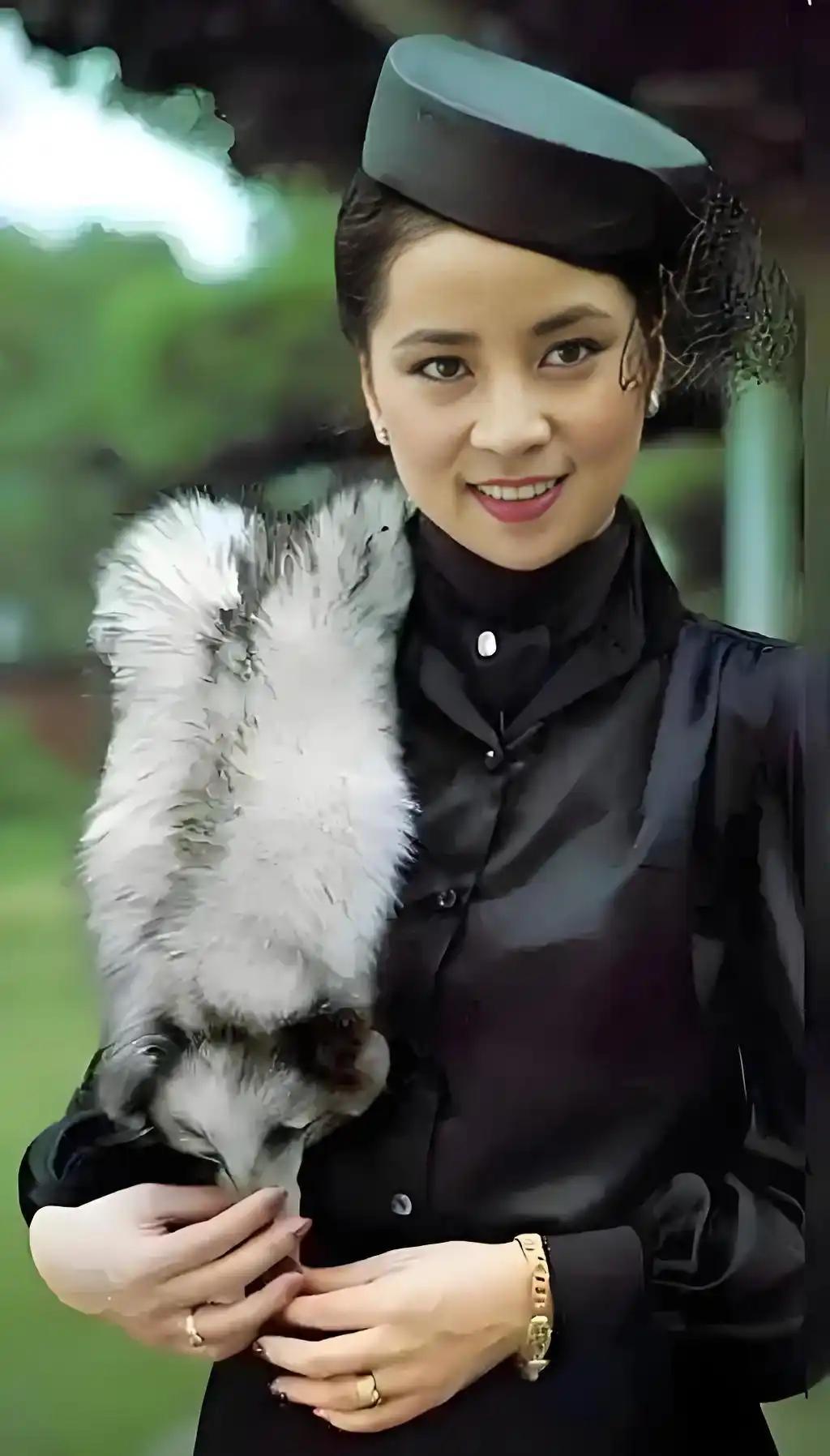 被成龙“泡过”的三位女星，个个性感迷人，是玩玩而已还是真爱？