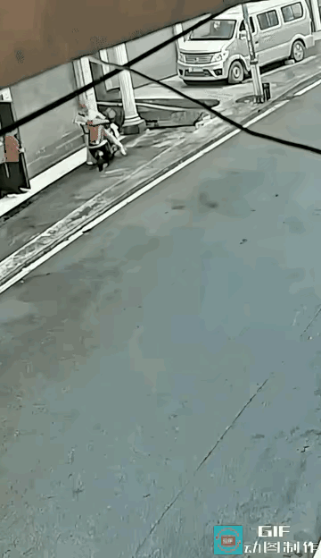 小姐姐不适合开车。