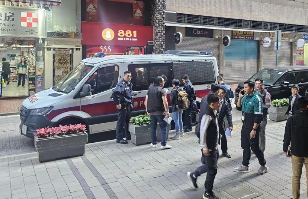 香港18号（今天）上午发生了一起巨款抢去劫案，涉案10亿日元折合成港币5000万