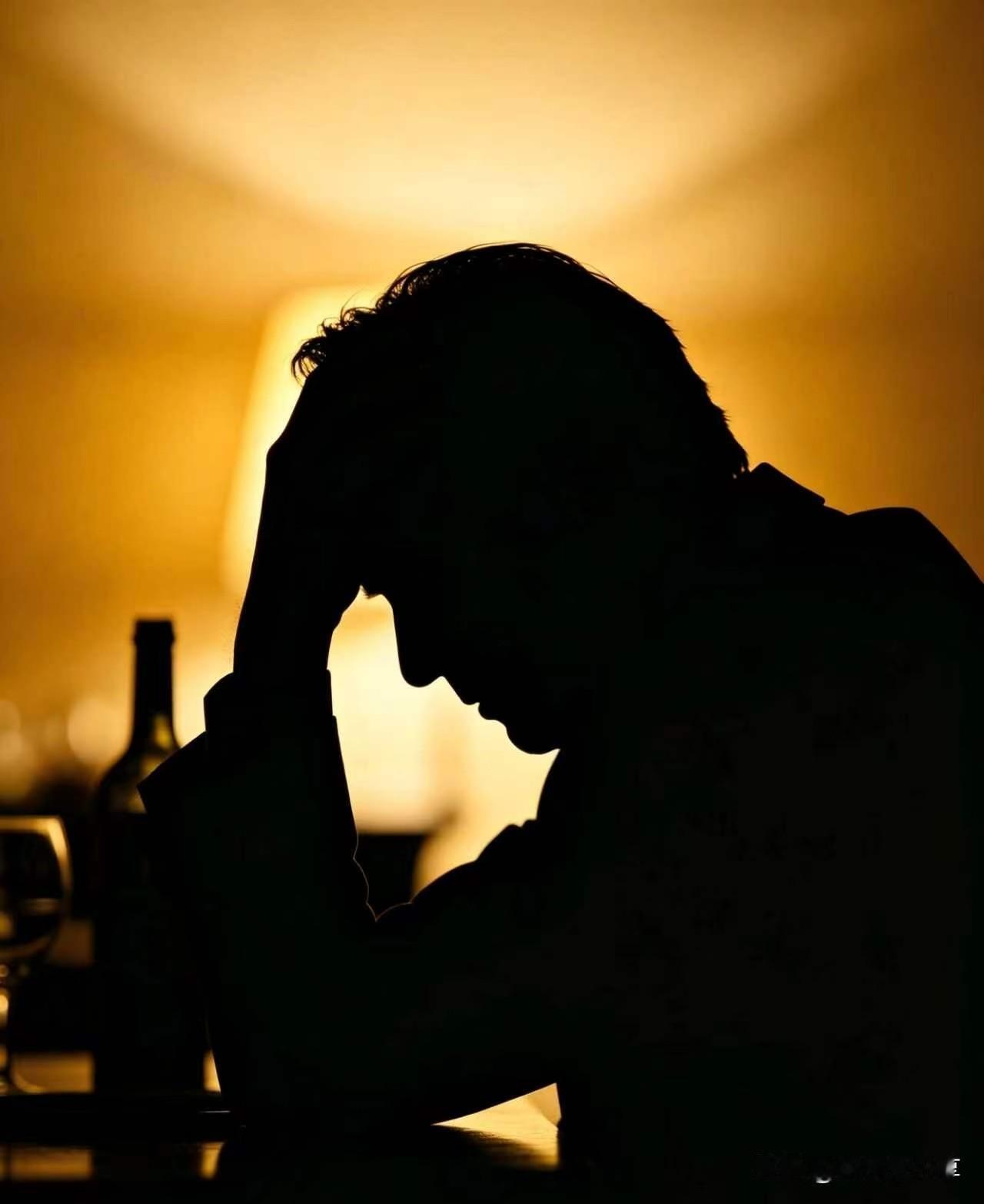 昨天见了个37岁的狠人，说的话我现在都睡不着。我跟他认识12年了。他之前