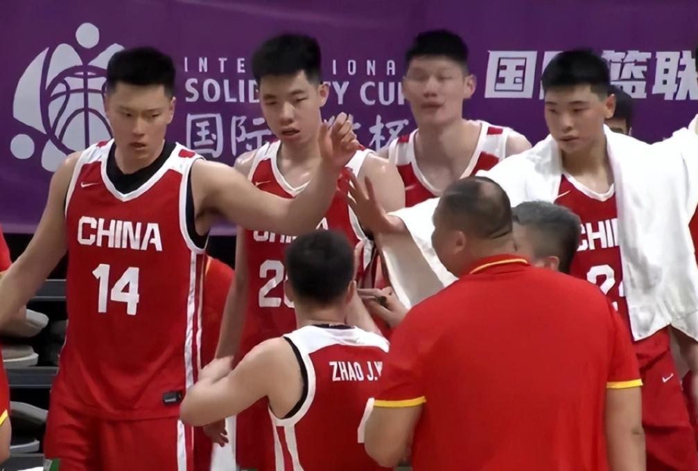 中国男篮113-79狂胜喀麦隆，但我关注的不是比分，是一个让人起鸡皮疙瘩的数字?
