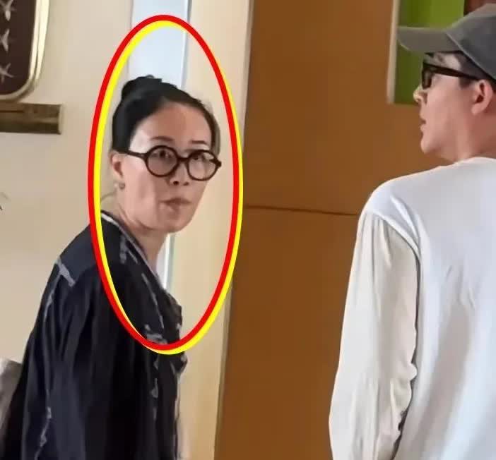 天呐，那英现实竟长这样……我滴天呀，真的好美呀，这妆容美得很突出喜欢嘿嘿嘿，