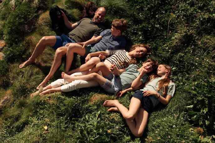 威廉王子和哈里王子虽然不和，但是两人都发表了对和平的渴望，因此这两兄弟得罪了不少