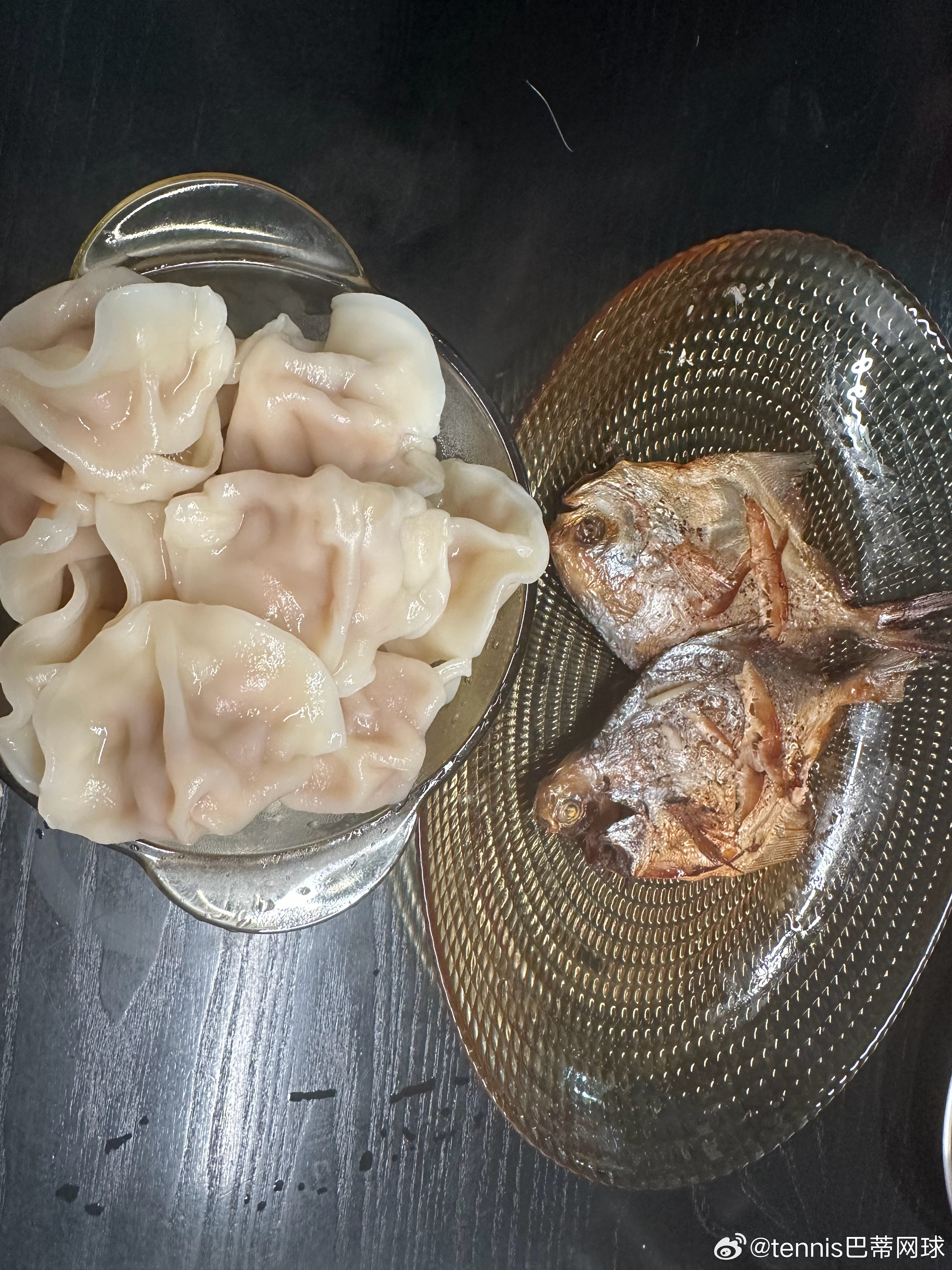 烤小鲳鱼、虾仁炖蛋、白菜猪肉水饺，健康晚餐🥣