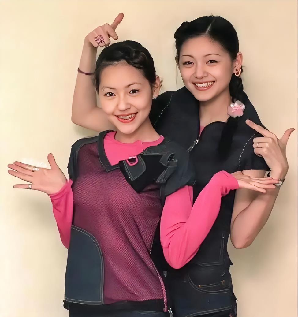 热搜上悼念大S，关上门不管她的孩子。徐家，你们欠一个解释。大S走了，孩子没人