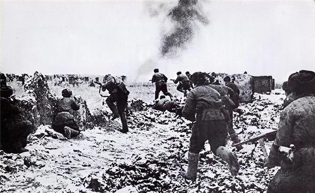 1958年，朝鲜停战协定签订后，生活在美军监视下的援朝中国人民志愿军第20兵团突