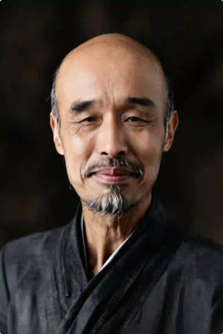 弘一法师说：“人这辈子，最该远离的，不是你讨厌的人，而是这三种人。”我们总以