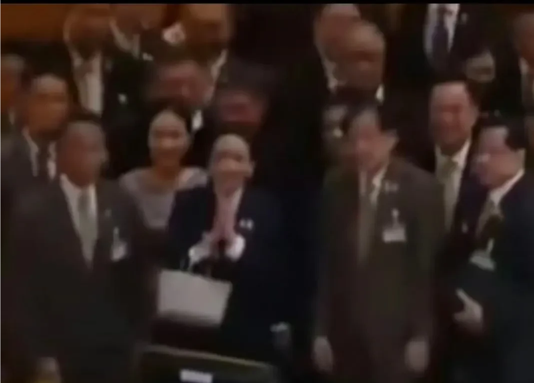 泰国对佩通坦的不信任案在议会上没有通过！今天上午8时30分，泰国召开会议表决对暂