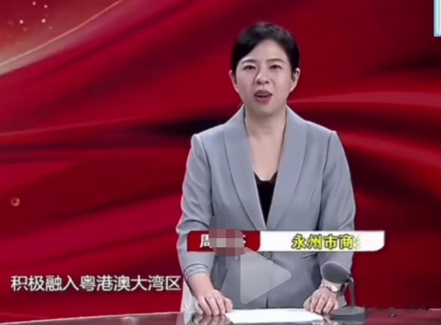 周局还是相当能干的。图1是她受邀做客永州地方电视台作报告时的场景，口才一流，气场