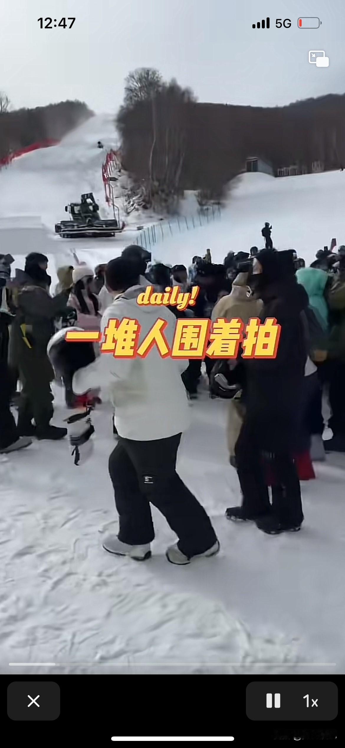 全红婵这次偷偷摸摸的去滑雪，以为可以安静玩了，没有想到还是逃不过粉丝的法眼，又是