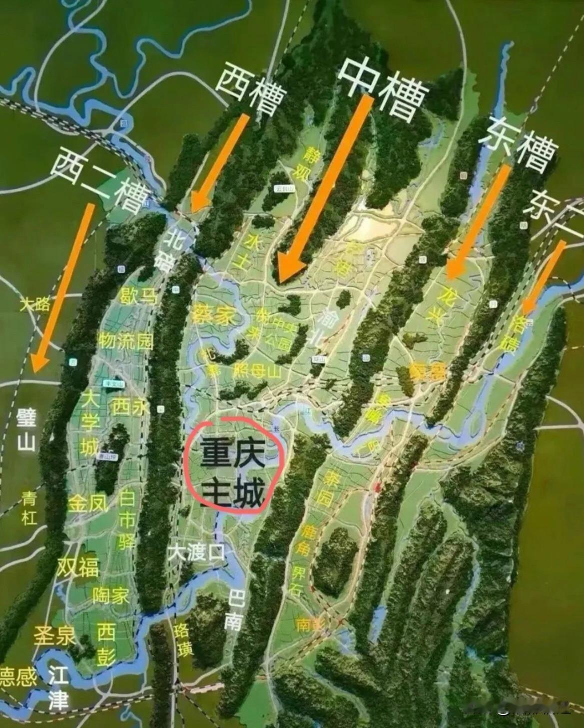 在重庆，“路”绝非平面的直线，而是堆叠于城市上空的立体谜题。你站在解放碑某商场