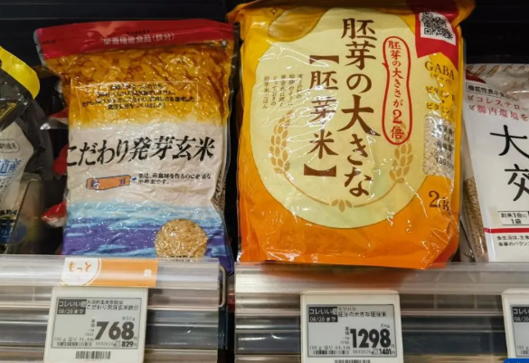 日本米价究竟贵不贵？又是一个“最低工资买几斤大米”的人机选手来了，给大家看一组数