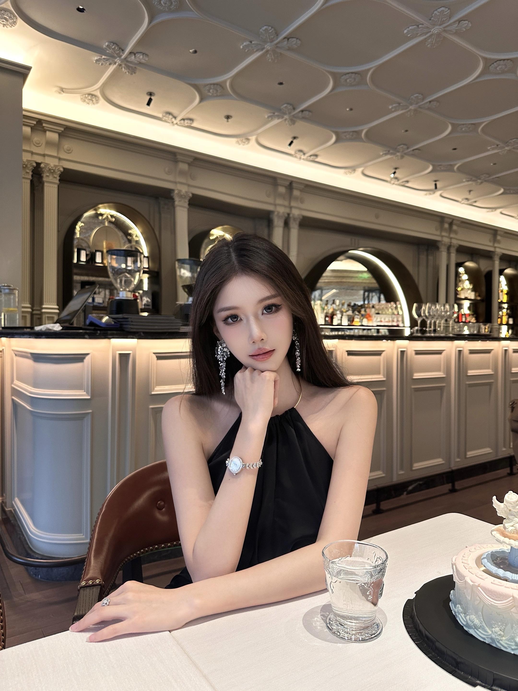手表戴在手上才漂亮 钱花在自己身上才值得。