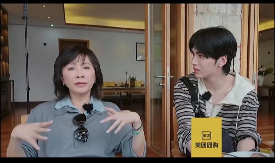 网友：刘嘉玲越来越像蔡明了。难怪说女明星的归宿是蔡明[无奈吐舌][捂脸哭]……总结