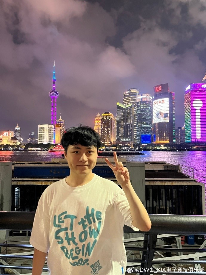 DK官方: 看完外滩的夜景, ShowMaker的上海之旅画上句号啦!