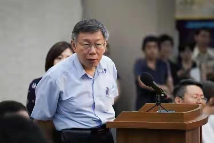 柯文哲的如意算盘又打错了。因为蓝白合在“立院”第八阻挡了民进党要强推的1.25万