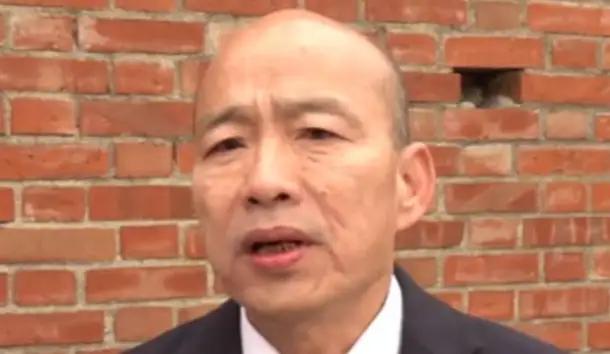 台湾现在的政治圈，简直乱成一锅粥了。韩国瑜直接点破了关键：蓝绿白三个政党，