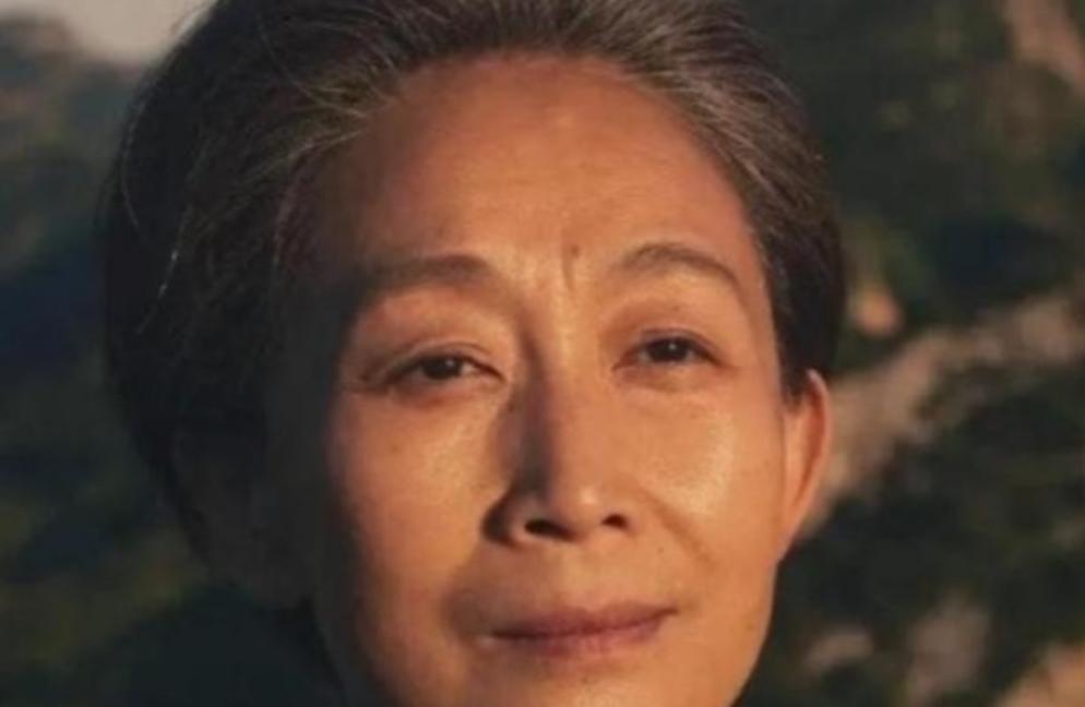 清华大学叶文洁背叛人类，擅自向太空中发射电波，8年后竟收到神秘回复：不要回答！不