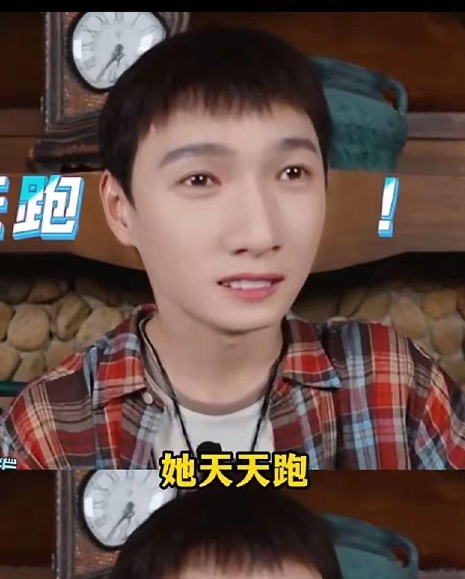 关晓彤的健身强度是我看过蕞卷的，她第二没人敢说第一，连自称很卷的李昀锐都震惊和佩