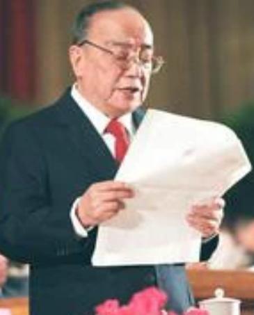 1966年，杨尚昆被错误关押在监狱中，严重的低血糖让他多次濒临死亡，正当他绝望之