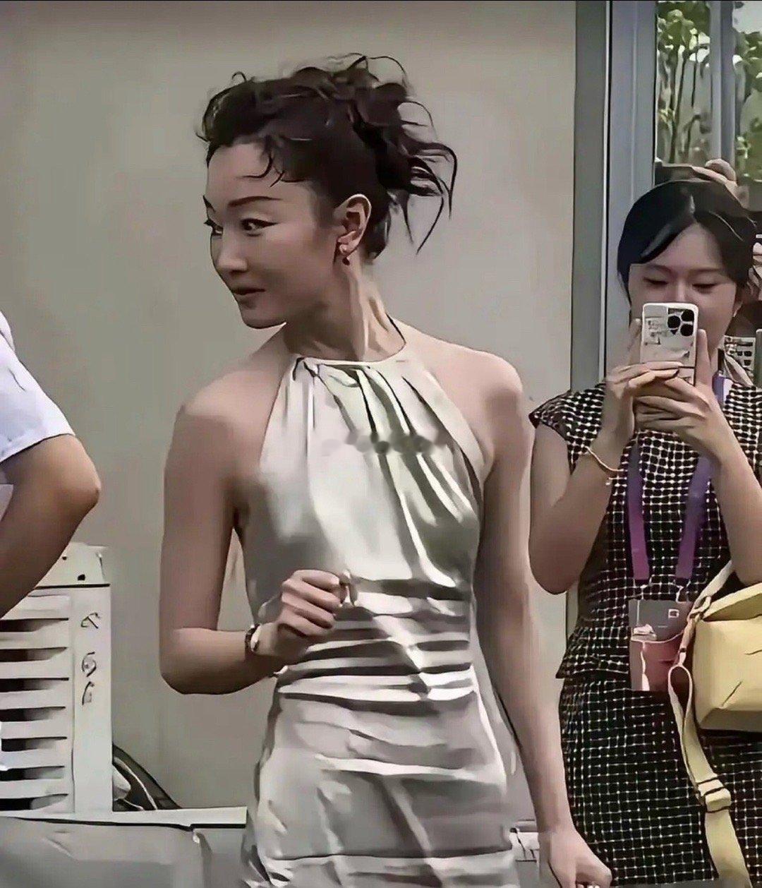 周冬雨这身材谁看了不想要呢？