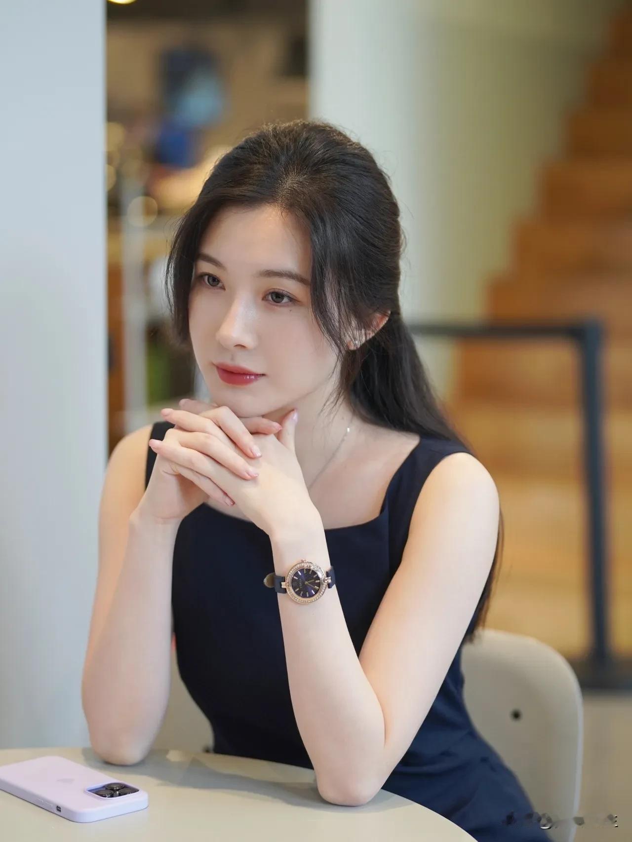 人生就像是爬山，它的意义不只在于你最终爬到了哪个高度，更在于你一路所看到的风景，