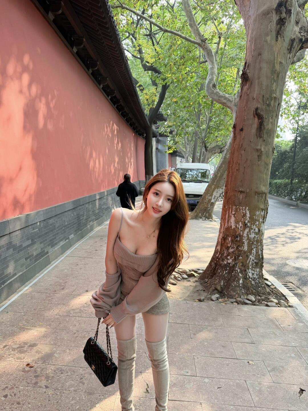 气质穿搭怎么穿才恰到好处?女孩子怎么穿搭既时尚又好看?如何穿搭会具有少女软妹