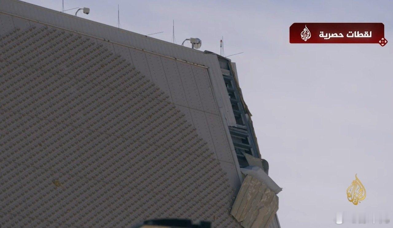 半岛电视台发布的图片显示，伊朗自杀式无人机袭击了位于卡塔尔乌姆达哈勒附近的美国制