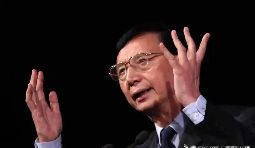 重庆铜梁龙俱乐部就不是重庆本地人的俱乐部，俱乐部的老总范社彬其实是个河北邯郸人。