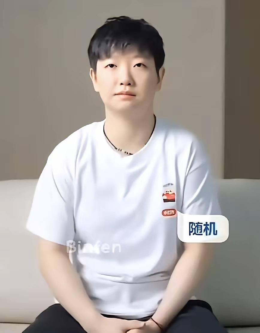 谁懂啊！孙颖莎和王楚钦这同步率也太离谱了吧？问闹铃，俩人异口同声说“好几个”“很