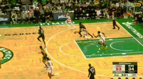 真领袖！阿门失误杜兰特主动帮背锅。这球明显是阿门传球的问题，杜兰特却拍胸说是自