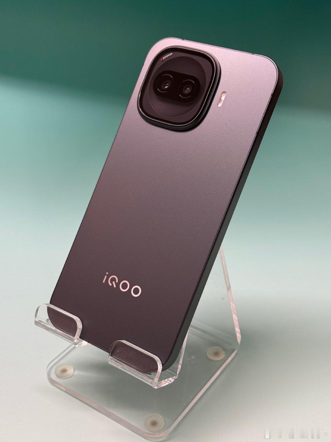 刚收到iQOOZ11Turbo的黑色版本，开箱第一感觉就是：这质感绝了！「极