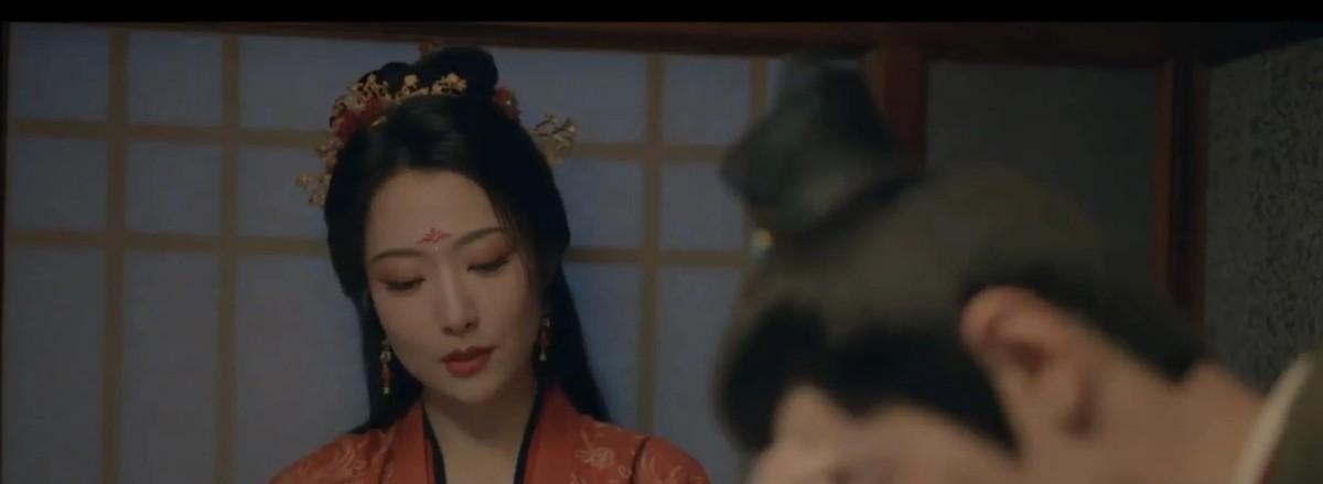 《藏海传》:在马车上，六初师父明确告诉藏海，王爷不是第三人。这话乍一听像是给王