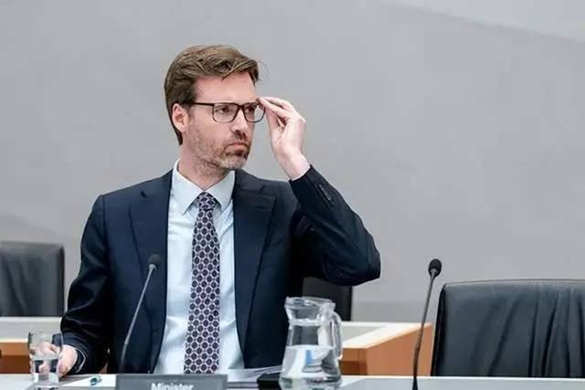 抵华后，荷兰大臣把心放肚子里了：中荷双方正在良好沟通荷兰大臣如愿落地访华，会