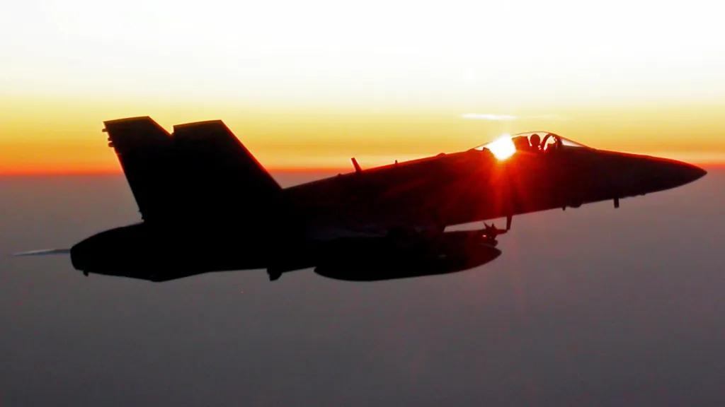 科威特上空发生的离奇误击事件，致使美国空军三架F-15战机损毁，如今引发了美