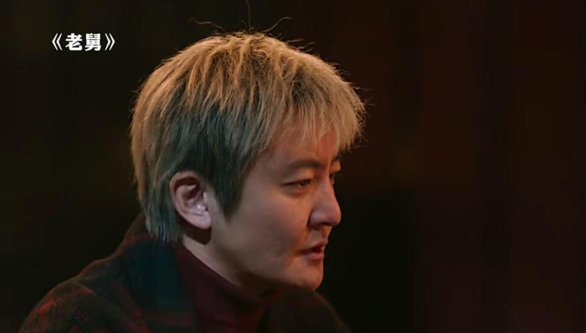 全剧最扎心的30秒，是导演喊“卡”之后发生的。郭京飞放下剧本，清了清嗓子，对着