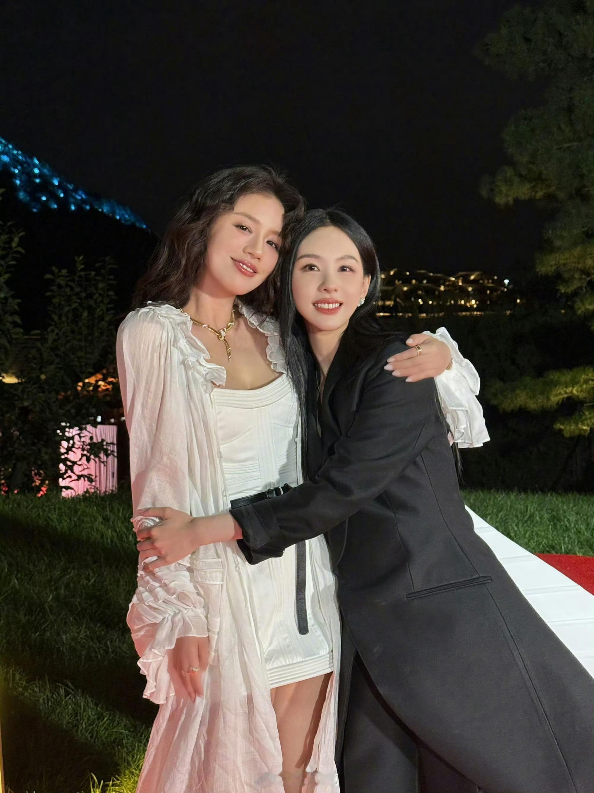 马思纯：我永远无条件支持陈都灵🥹🥹🥹我们最好的黎吧啦和小耳朵