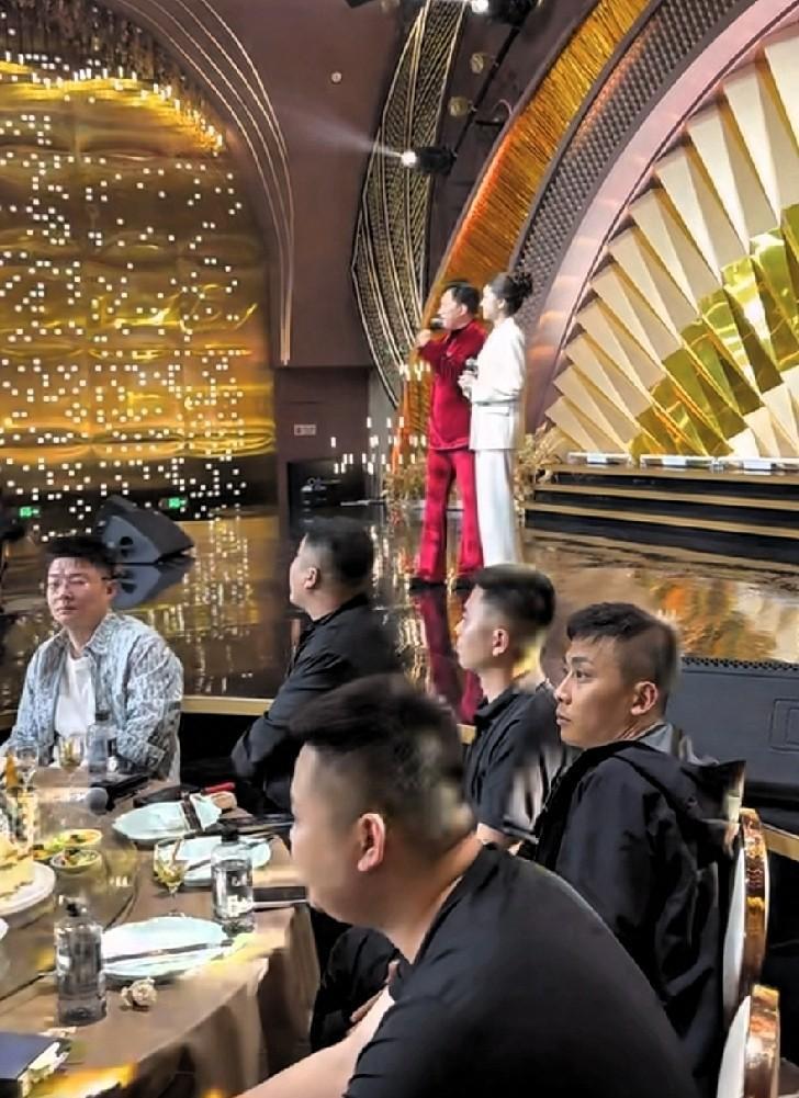 崔阿扎大婚，洋洋洋的礼白随了？这两天虽然有很多网红应邀到锦州参加婚礼，但不是每