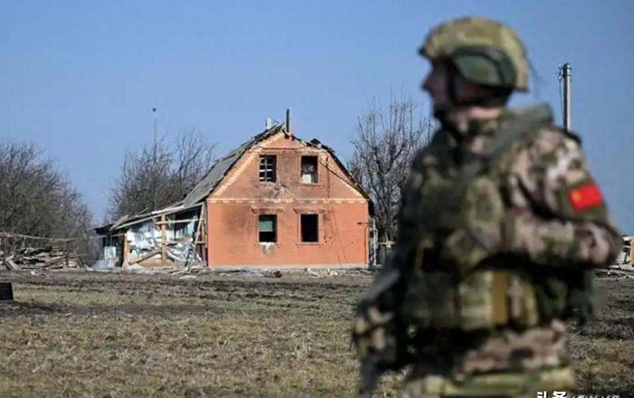 俄乌战争进入今年这个冬季，似乎到了大结局双方亮底牌的时候了，乌东地区的一万多乌军