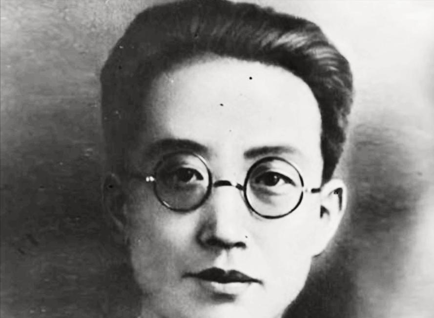 1923年，19岁的丁玲爱上了老师瞿秋白。不料，瞿秋白却娶了她的闺蜜王剑虹。54