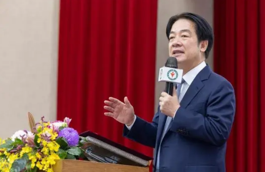 赖清德突然态度大变，从一贯的强硬立场急速“滑跪”，抛出荒诞不经的“两岸并购说”，