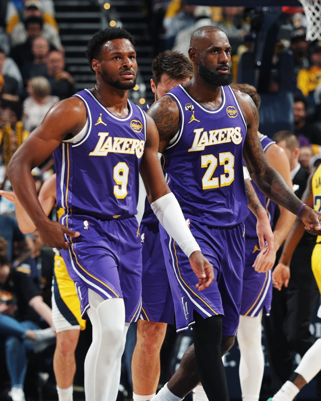 詹姆斯詹姆斯和大儿子布朗尼又同框了！41岁詹姆斯的冲击力