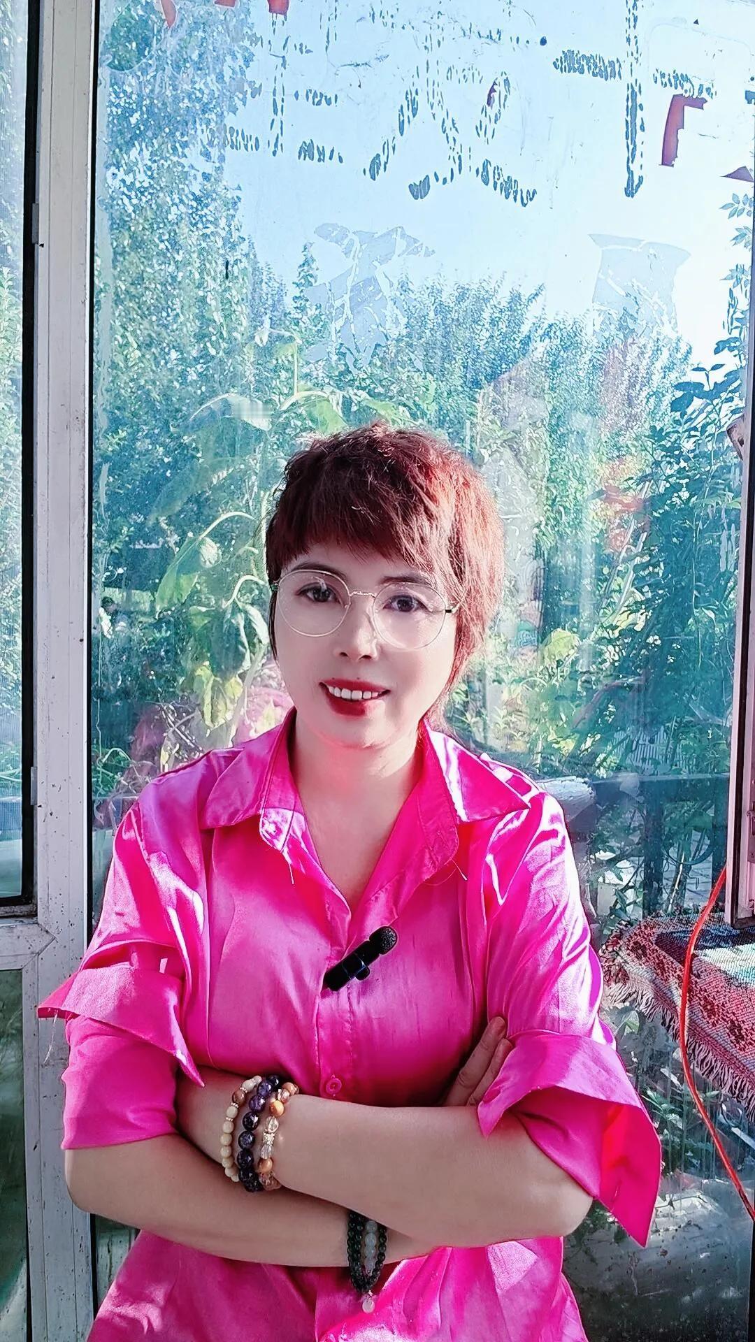 家人们，下午好啊，姗姗来了，沈阳下雨了啊，姗姗早晨直播间聊天，大伙说这几天有个人