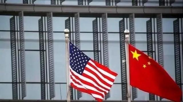 眼下，全世界都在看中美谁先撑不住。现在是中国有货卖不出，急着赚钱，美国是有钱买不