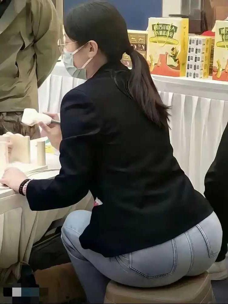 你不能把老子坐弯了吧！！