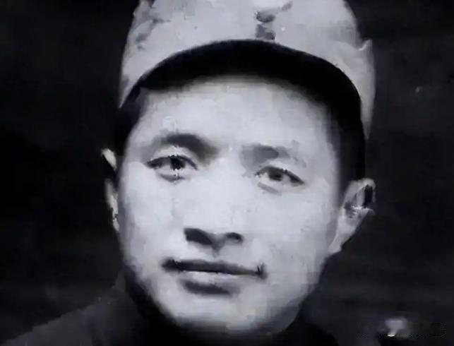 意难平！开国功臣满门忠烈，授衔被低授，一问军衔尽显格局1955年授衔前夜，