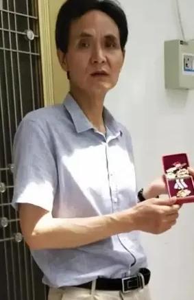 越战一等功臣张长海，退伍后因病痛，卖掉房子治病。2018年，妻子是真没办法了，就