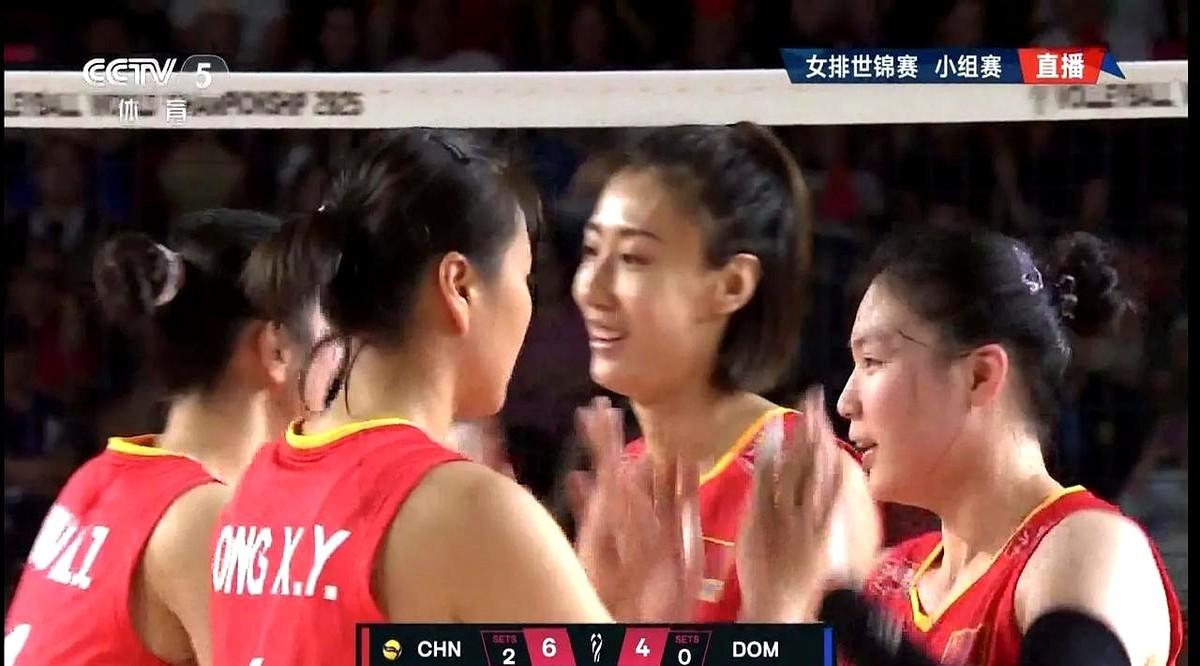 法国教练盯着中国姑娘的个头，心里打鼓：高是优势，年轻却可能掉链子。庄宇珊连扣