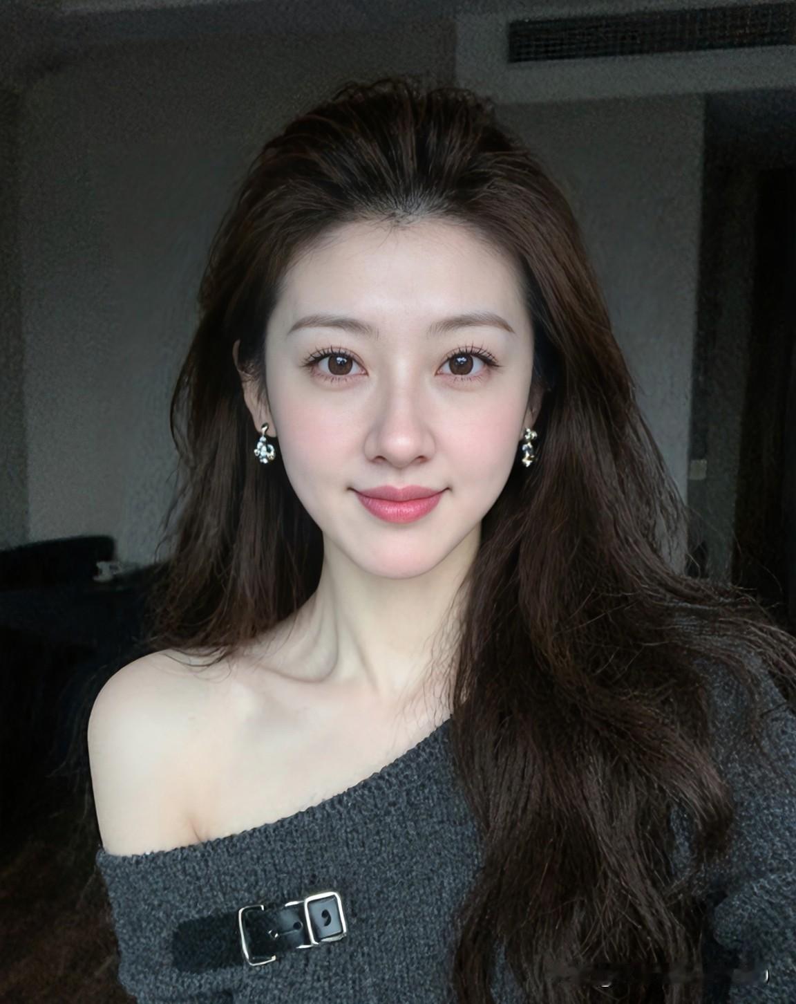 在无法重来的人生里，快乐从来都是自己给的。有人疼惜是锦上添花，没人依靠也能